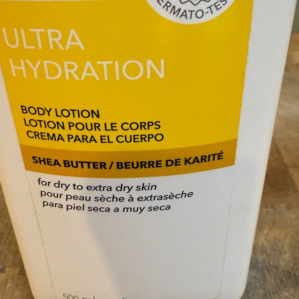 Avon Moisture Therapy Ultra Hydration Body Lotion 16.9 White Yellow Bottle NEW